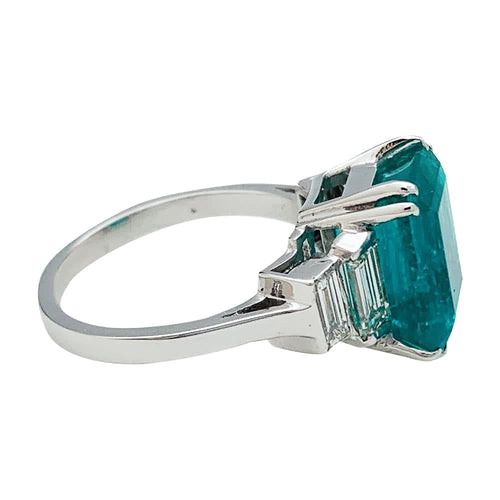 Bague 54 Bague en or blanc 750 avec émeraude 5,90 ct et diamants 58 Facettes 30684