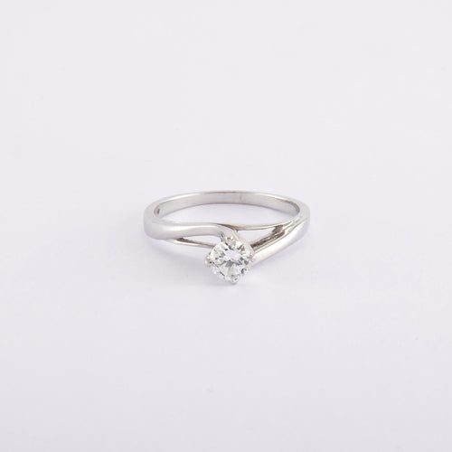 Bague 53 / Blanc/Gris / Or 750 Bague Solitaire Torsadée Diamant 0.38 carat 58 Facettes 180066R