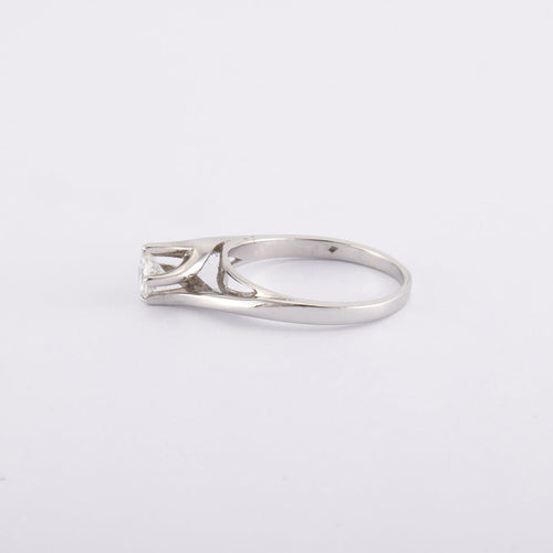 Bague 53 / Blanc/Gris / Or 750 Bague Solitaire Torsadée Diamant 0.38 carat 58 Facettes 180066R