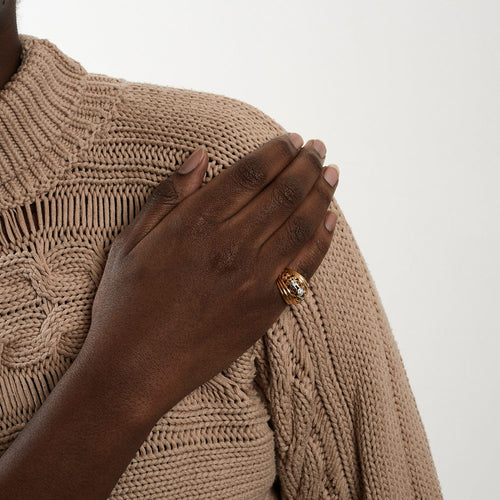 Bague 55 Bague en or jaune ajourée, centrée d'une perle 58 Facettes DV0014-4