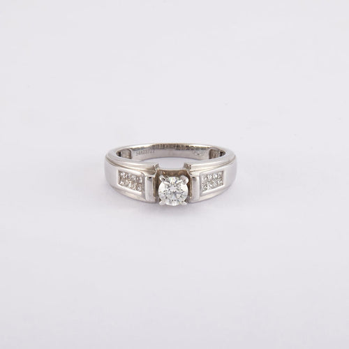 Bague 52 / Blanc/Gris / Or 750 Solitaire - Diamant de 0.30 carat 58 Facettes 220464R