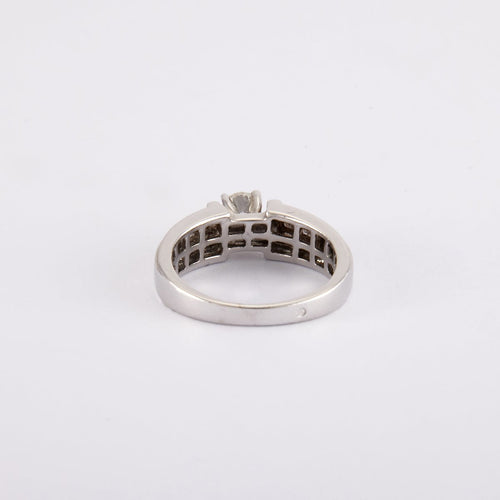 Bague 52 / Blanc/Gris / Or 750 Solitaire - Diamant de 0.30 carat 58 Facettes 220464R