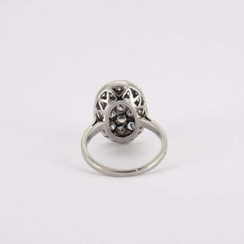 Bague 55 Bague ovale, en or gris, diamants 58 Facettes