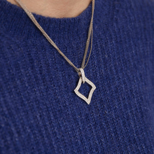 Collier Pendentif : Largeur : 2.5 cm ; Longueur :  3 cm / Blanc/Gris / Or 750 Collier Or blanc Diamants 58 Facettes 200011R