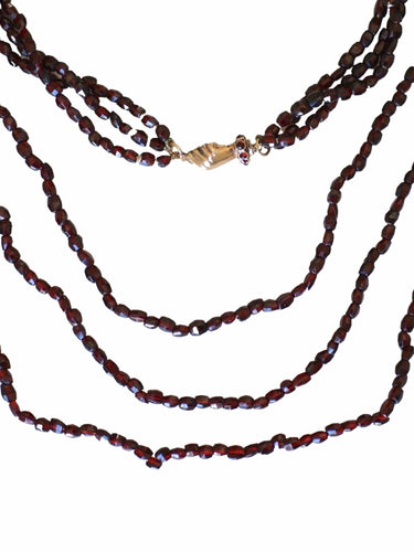 Collier Sautoir fermoir main en or et perles de grenat 58 Facettes
