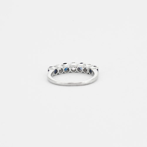 Bague Demi Alliance or blanc saphirs et diamants 58 Facettes DV0538-5