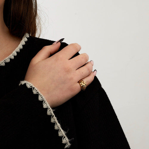 Bague Bague boule en or jaune matelassé saphirs rubis et émeraudes 58 Facettes DV0542-3