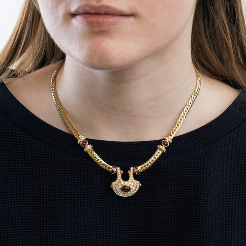 Collier Collier en or jaune, rubis et diamants. 58 Facettes DV0463-5