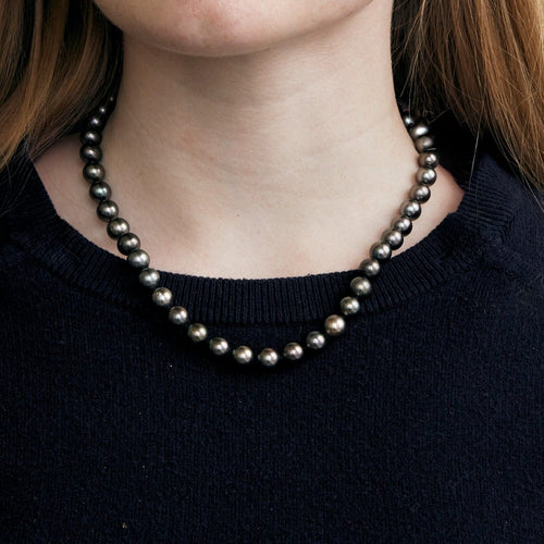 Collier Collier de perles grise de Tahiti. Fermoir en or jaune. 58 Facettes DV2336-1