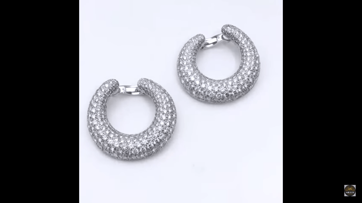 Boucles d'oreilles Boucles d'oreilles Cartier en or blanc, diamants. 58 Facettes 28377