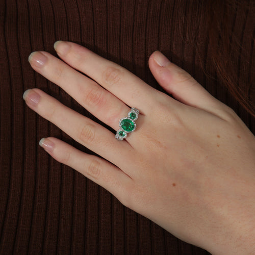 Bague 54 Bague style Jarretière Emeraudes Diamants 58 Facettes