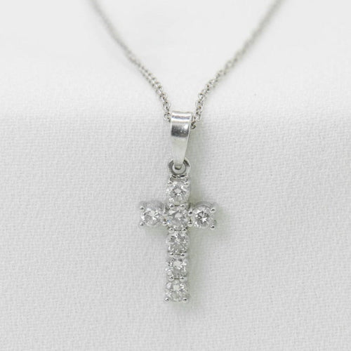Pendentif Pendentif croix en or et diamants 58 Facettes 296