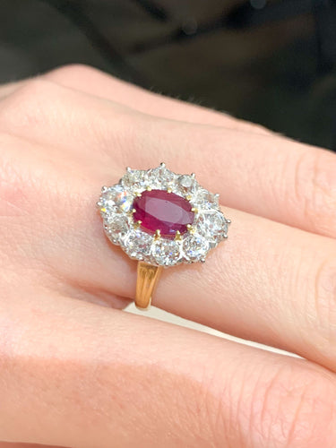 Bague Bague Rubis ovale et Diamants 58 Facettes