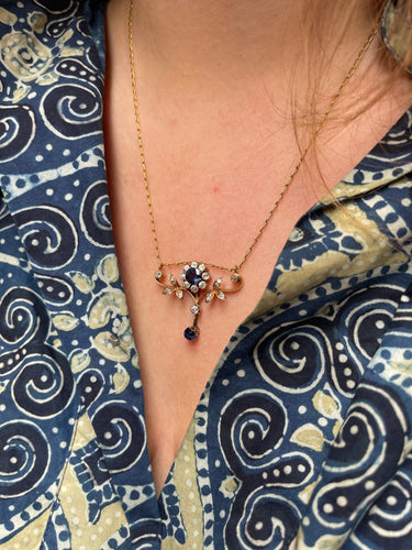 Collier Collier Art Nouveau Fleur saphirs et diamants 58 Facettes 391.15