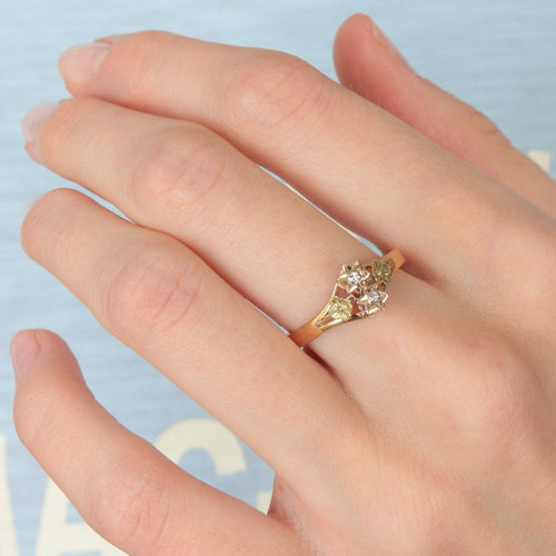 Bague 63 Bague quatre fleurs trois ors 58 Facettes JE258