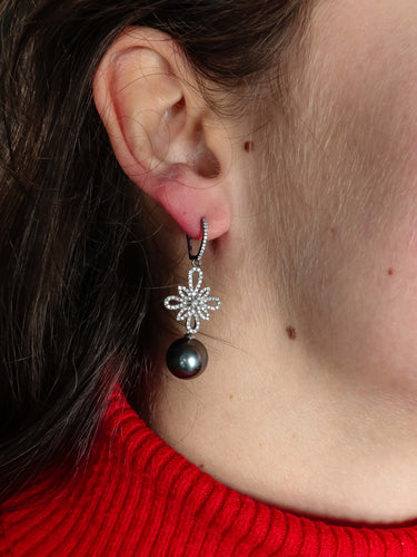 Boucles d'oreilles BOUCLES D'OREILLES OR GRIS PERLES ET DIAMANTS 58 Facettes 476 00087