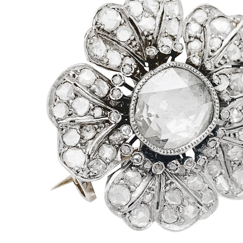 Broche Broche Fleur or et platine sertie de diamants. 58 Facettes 30165