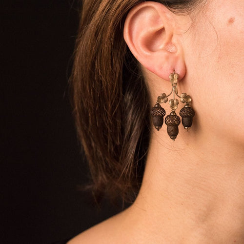 Boucles d'oreilles Boucles d'oreilles anciennes feuilles et glands cheveux 58 Facettes 19-072