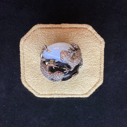 Bague Bague or foncé calcédoine, onyx et diamant salamandre 58 Facettes CEY5