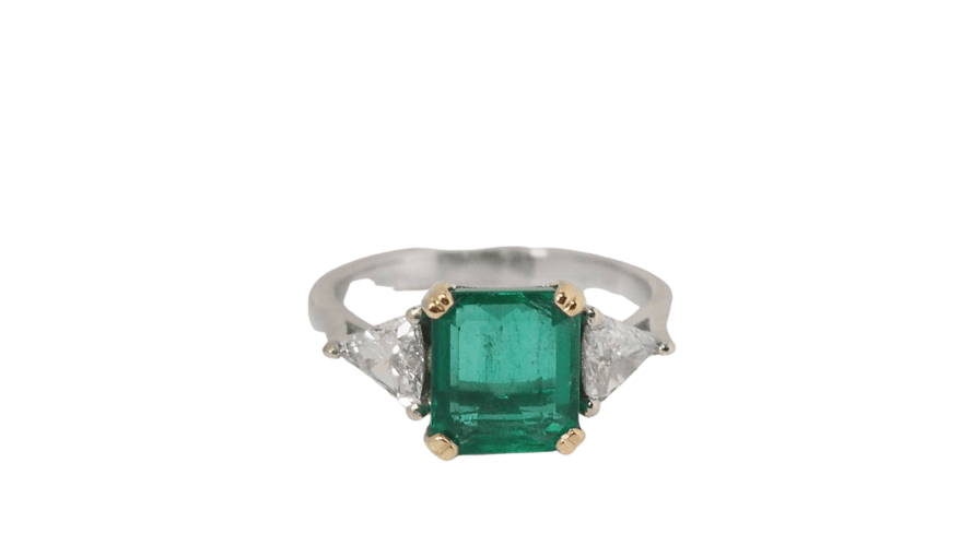 Bague 53.5 Bague émeraude de Colombie, or blanc et diamants triangle 58 Facettes F 4926