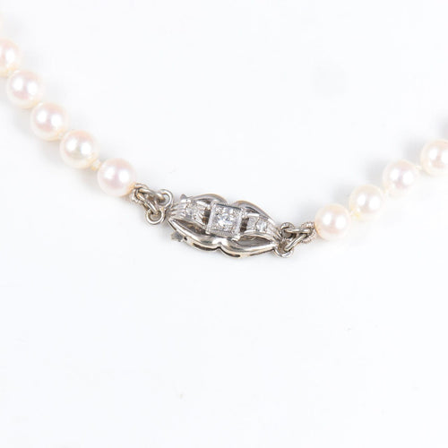 Collier Collier de perles de cultures blanches, fermoir diamants 58 Facettes