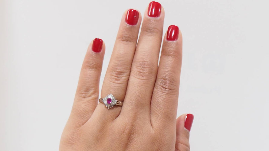 Bague Bague rubis ovale certifié et diamants 58 Facettes 31244