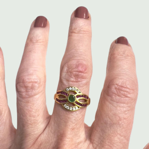 Boucles d'oreilles 55 ENSEMBLE EN OR CONTEMPORAIN DU 20ÈME SIÈCLE 18 kts avec CORCONIA ; ÉMERAUDE et RUBIS 58 Facettes Q964A