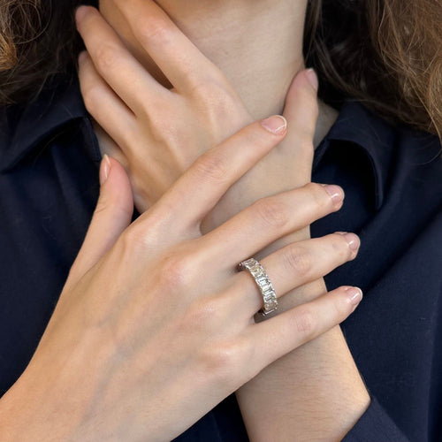 Bague Alliance or gris diamants taille émeraude 58 Facettes