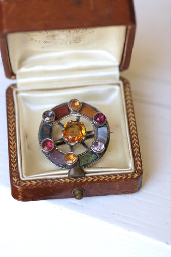 Broche Broche ronde Ecossaise ancienne citrine, jaspe, et agate 58 Facettes