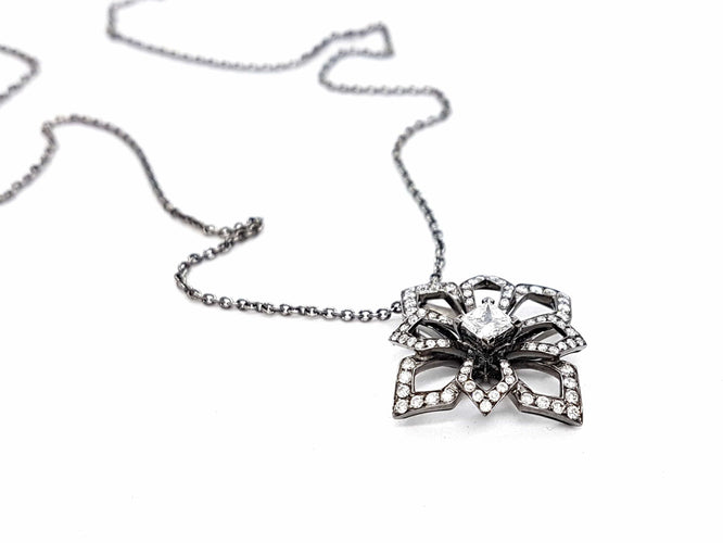 Collier Collier Fleur Or noir Diamant 58 Facettes 578701RV