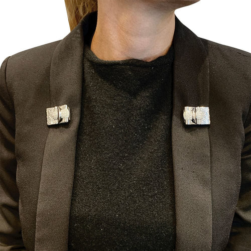 Broche Broches Tank en or blanc et diamants. 58 Facettes 31631