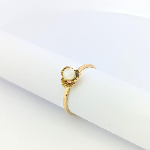 Bague Bague Florale or jaune et perle 58 Facettes 25384