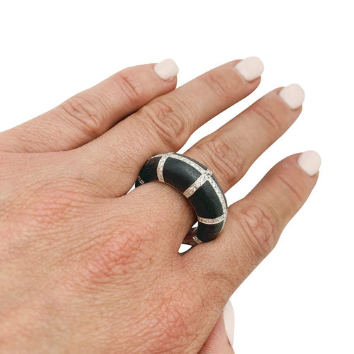 Bague 57 Bague Chaumet, modèle "Anneau", or blanc, diamants et ébène. 58 Facettes 31094