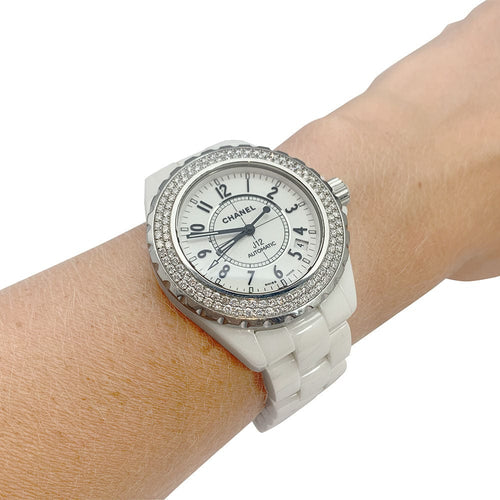 Montre Montre Chanel "J12" céramique blanche, diamants. 58 Facettes 31692