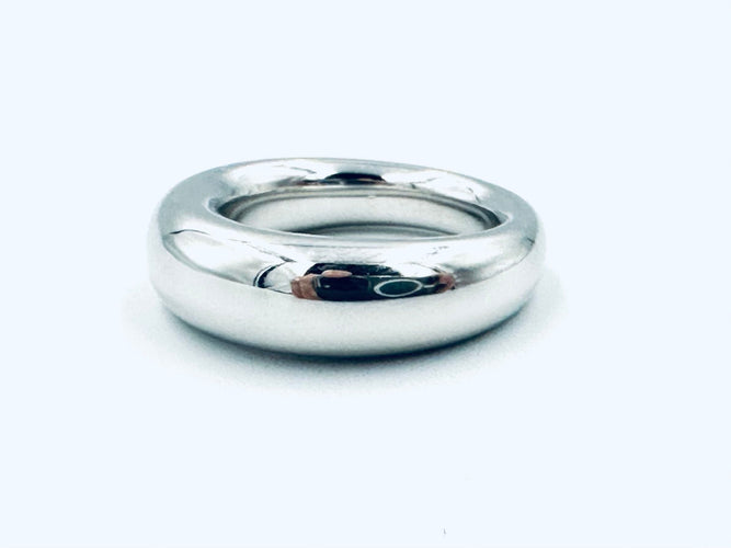 Bague 51 CHAUMET. Bague jonc or blanc 18K 58 Facettes