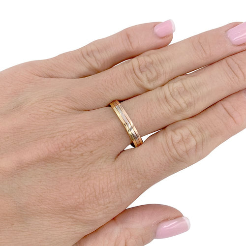 Bague 58 Alliance Cartier, "Vendôme Louis Cartier", trois ors. 58 Facettes 32314