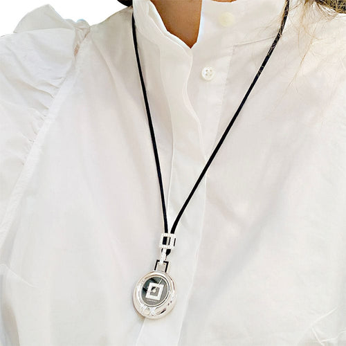 Montre Montre pendentif Chaumet, "Anneau", or blanc, diamants. 58 Facettes 32573