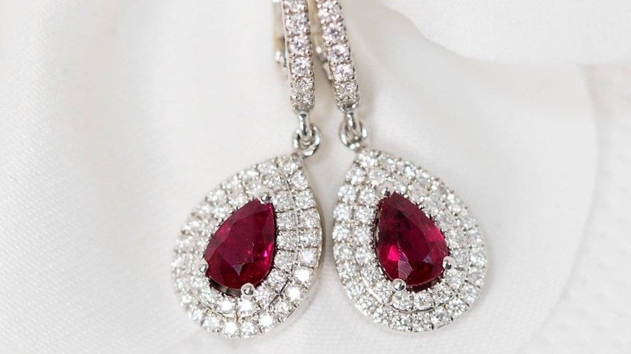Boucles d'oreilles Boucles d'oreilles en or blanc, rubis poire et diamants 58 Facettes 30758