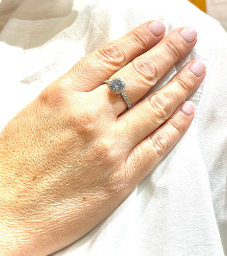 Bague Solitaire en or blanc 18 carats diamants et topaze bleue 58 Facettes