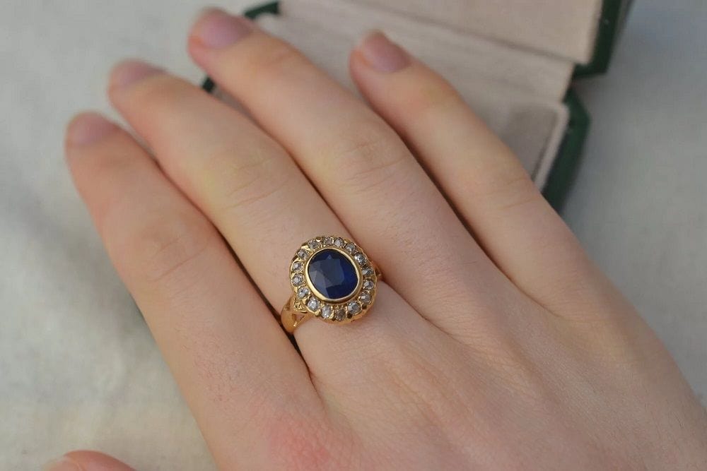 Bague Marguerite Diamants et verre bleu 58 Facettes Ref1827