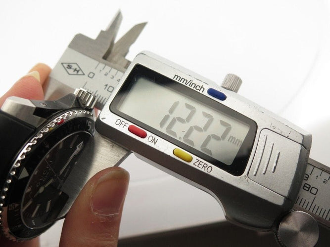 Montre montre GUCCI dive acier caoutchouc noir boite quartz 58 Facettes 256002