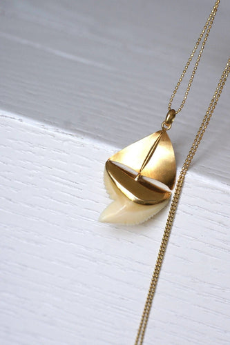 Pendentif Pendentif voilier dent de requin sur or 58 Facettes