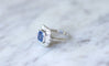 Bague Bague Art Déco saphir de Ceylan entourage diamants 58 Facettes