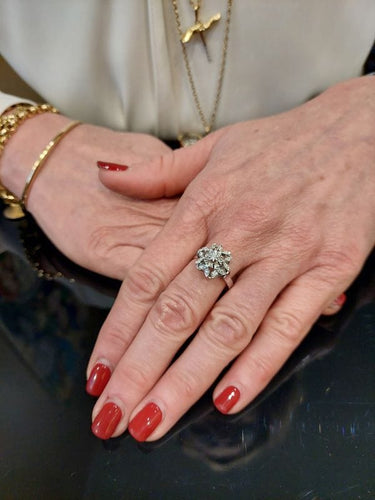 Bague 60 Bague en or blanc, diamants, fleur 58 Facettes 062821