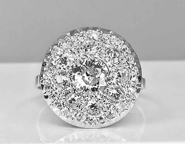 Bague 58 Bague en or blanc 18 carats pavée de 33 diamants, vers 1930 58 Facettes AB293