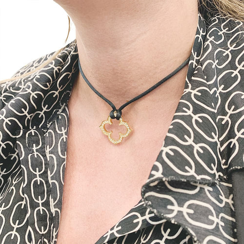 Collier Collier Cartier, "Trèfle Gothique", or jaune et diamants. 58 Facettes 33408