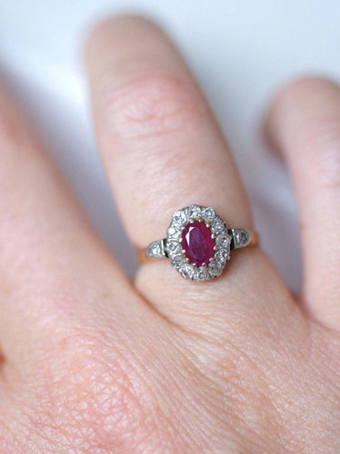 Bague de fiançailles rubis entourage diamants 58 Facettes