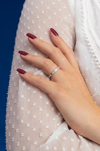 Bague 51.5 Bague Demi alliance Or blanc Diamant 58 Facettes 2618254CN