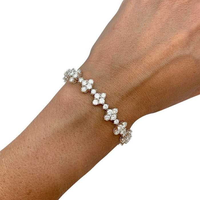 Bracelet Bracelet fleurettes en or blanc et diamants. 58 Facettes 31830