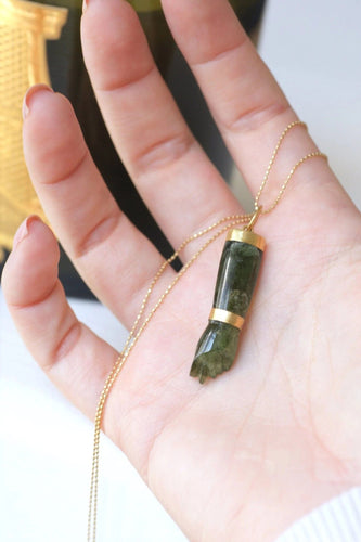 Pendentif Pendentif main Figa or et tourmaline verte 58 Facettes